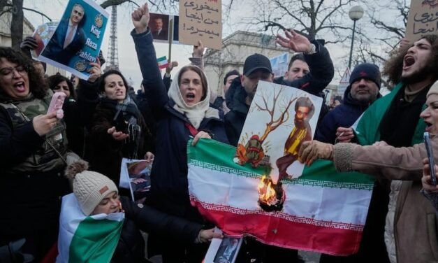 तेहरान का अंधेरा: तानाशाही के दमन और विदेशी साम्राज्यवाद के बीच पिसता ईरान